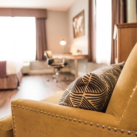 Cambridge Hotel And Conference Centre Екстериор снимка