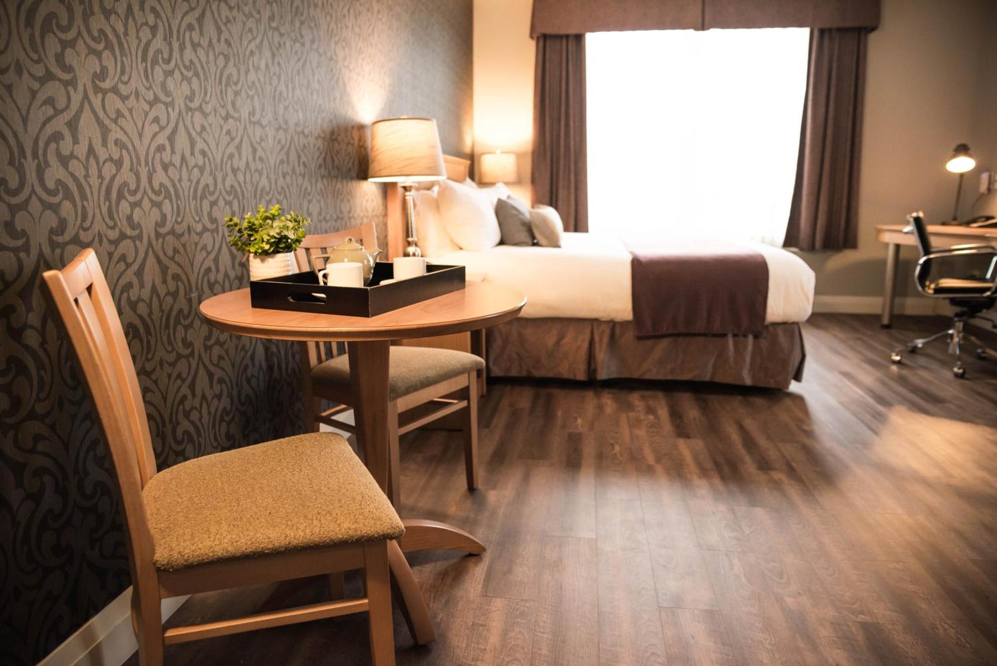 Cambridge Hotel And Conference Centre Екстериор снимка
